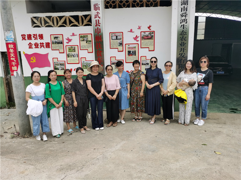 巾帼扶贫车间---罗汉果基地.jpg