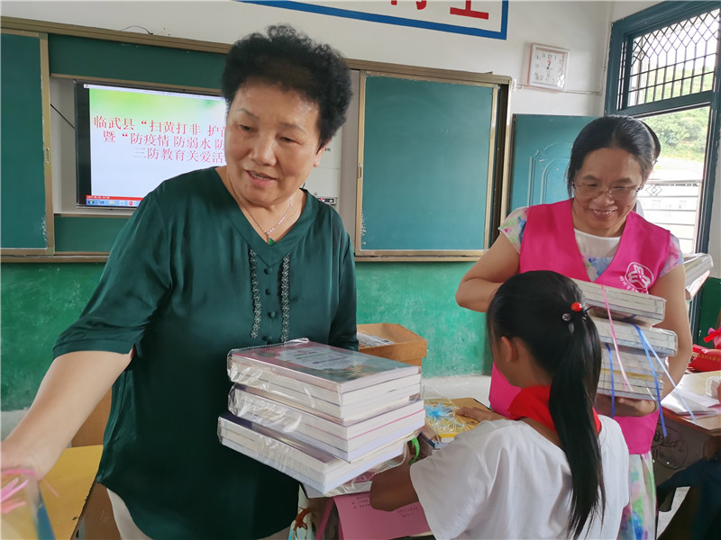 赠书.jpg