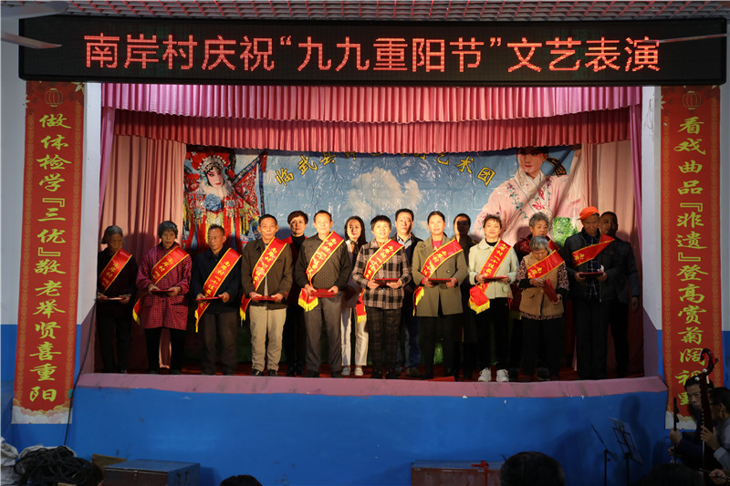 2.十佳最美家庭.jpg